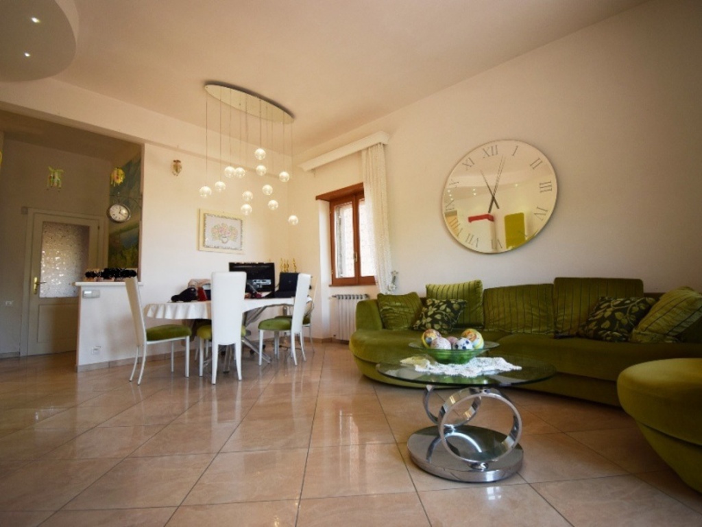Appartamento in Via Santa Lucia, Bracciano, 1 bagno, 85 m², terrazzo