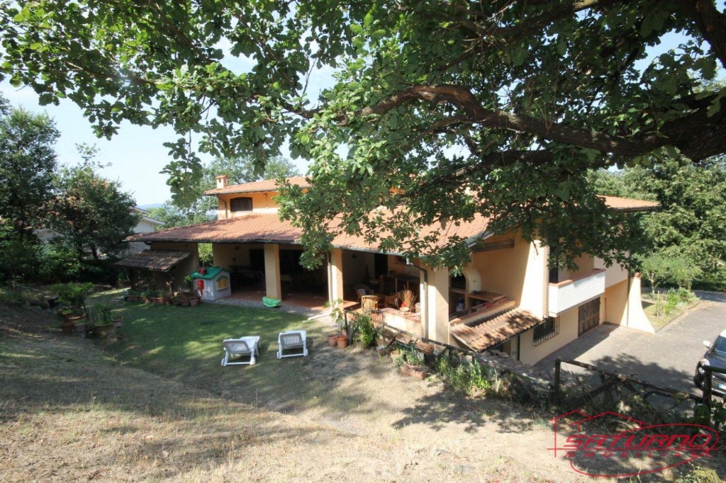 Villa a Lucca, 6 locali, 3 bagni, 350 m², multilivello, taverna
