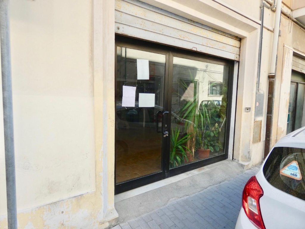 negozio in affitto a Pontedera