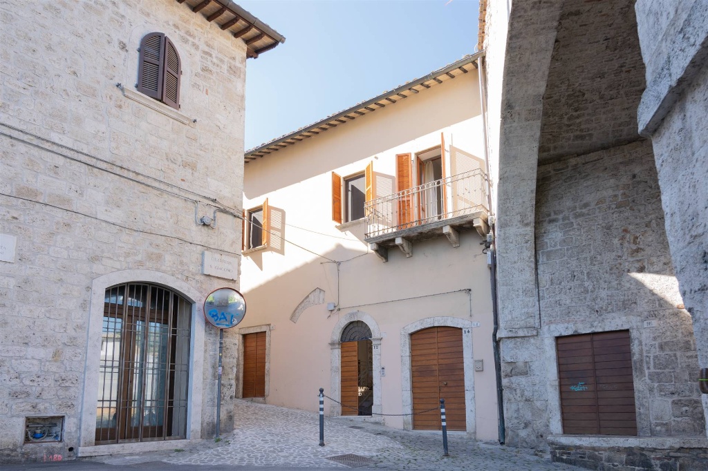 Appartamento in Rua delle stelle 10, Ascoli Piceno, 7 locali, 310 m²