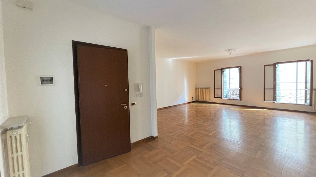 Appartamento in VIA ROMA, Padova, 5 locali, 2 bagni, 140 m², 2° piano