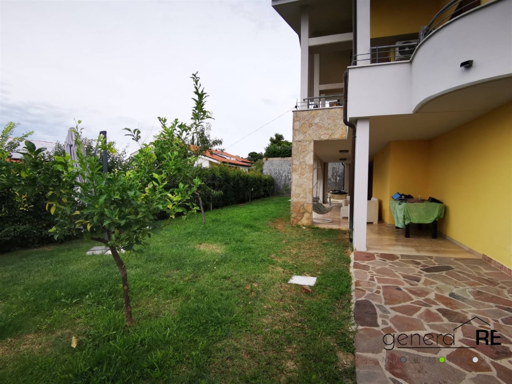 Villa a Pescara, 7 locali, 4 bagni, giardino privato, 285 m²