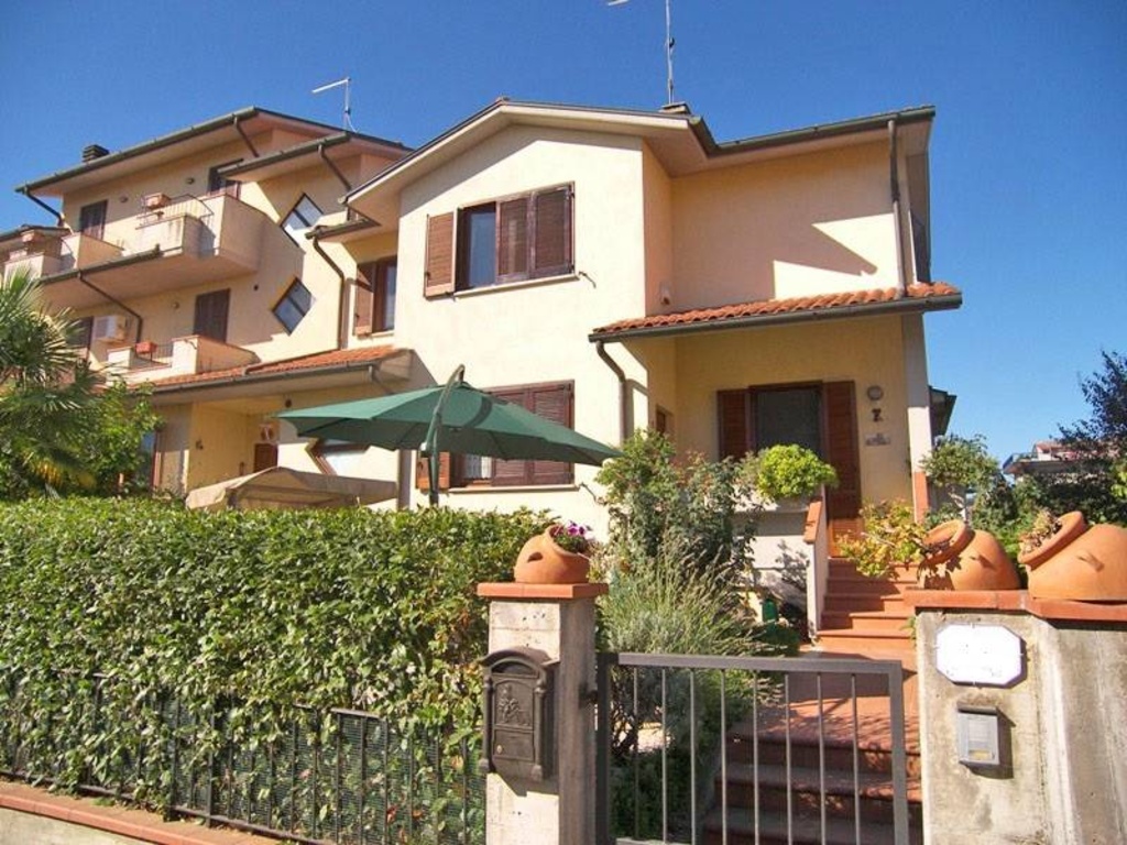 Villa a schiera a Torrita di Siena, 4 locali, 2 bagni, arredato