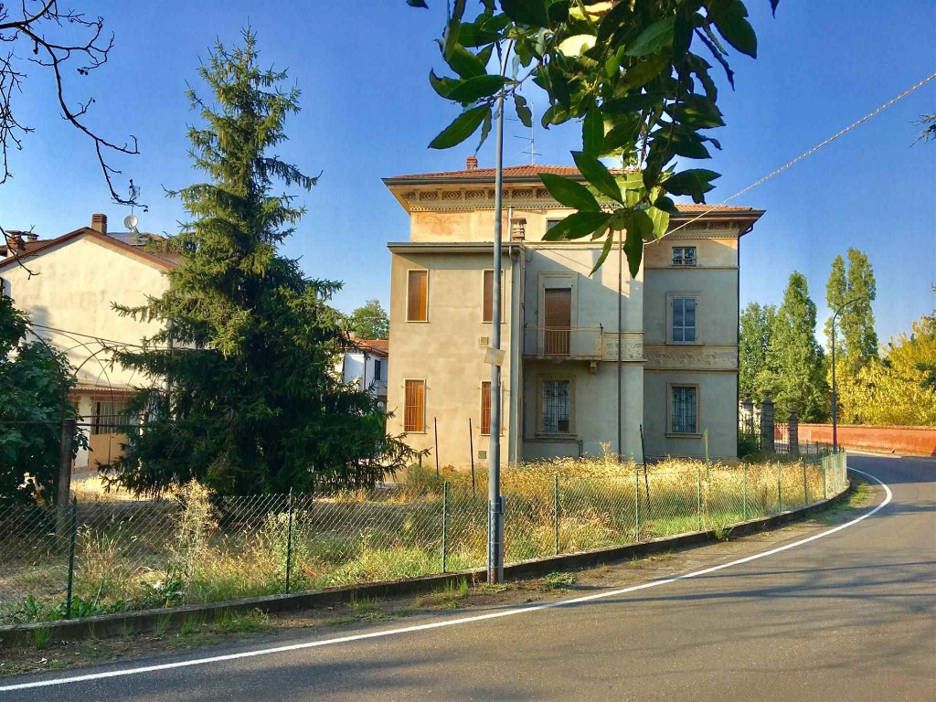 Tenuta - complesso a San Giorgio Piacentino, 10 locali, 5 bagni