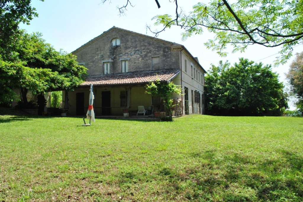 Rustico in Osimo, Osimo, 20 locali, 3 bagni, giardino privato, 600 m²