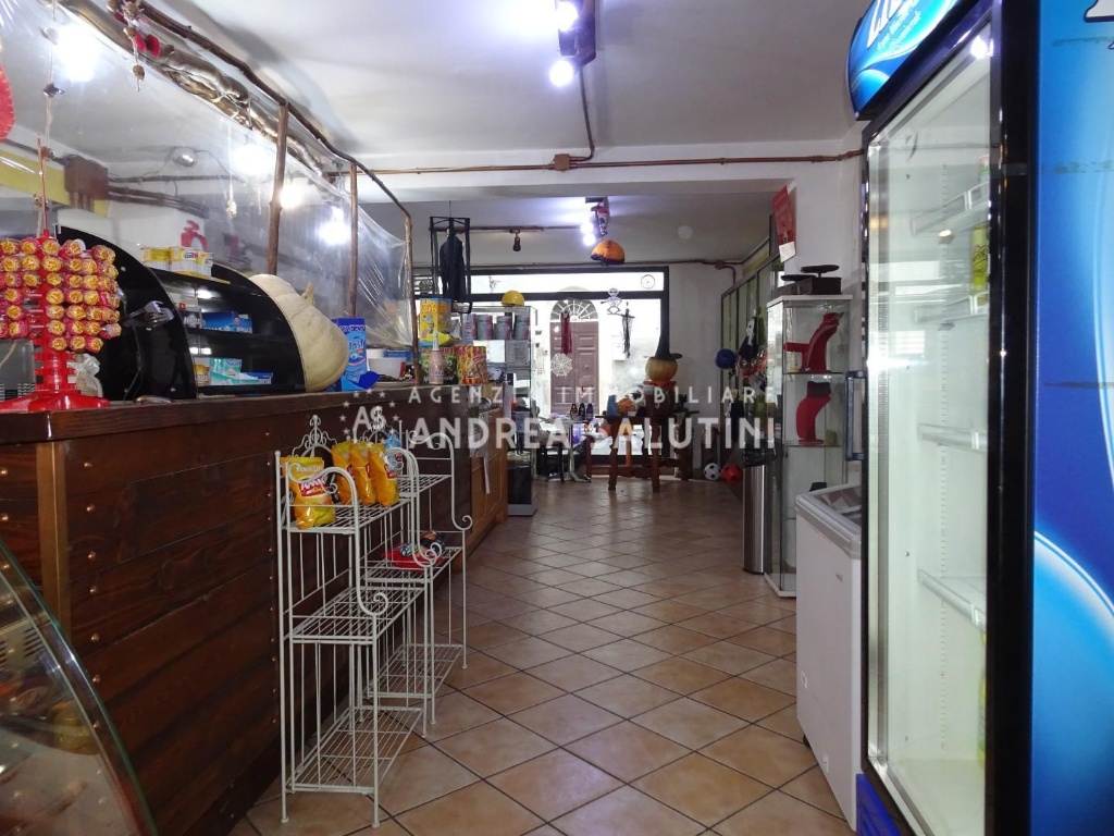 negozio in vendita a Casciana Terme Lari in zona Cevoli