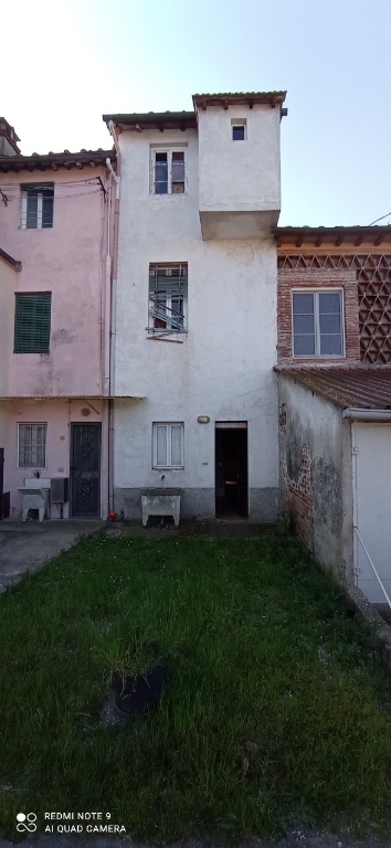 Casa semindipendente in Via della Santissima Annunziata, Lucca, 70 m²