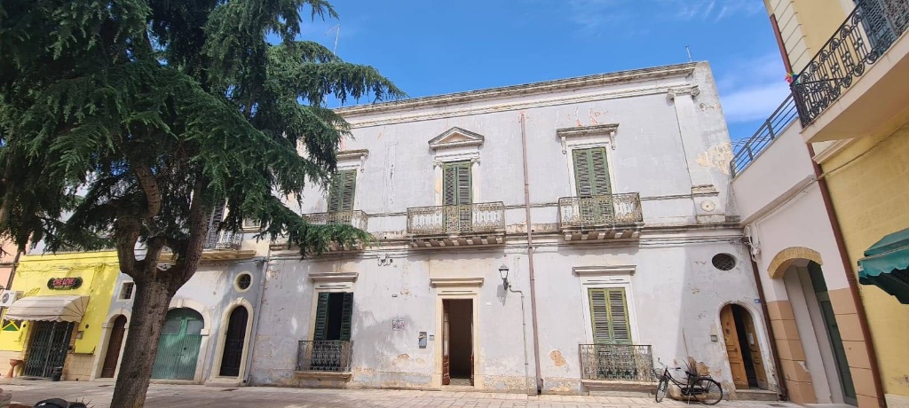 Palazzo a San Pietro Vernotico, 18 locali, 4 bagni, 530 m² in vendita