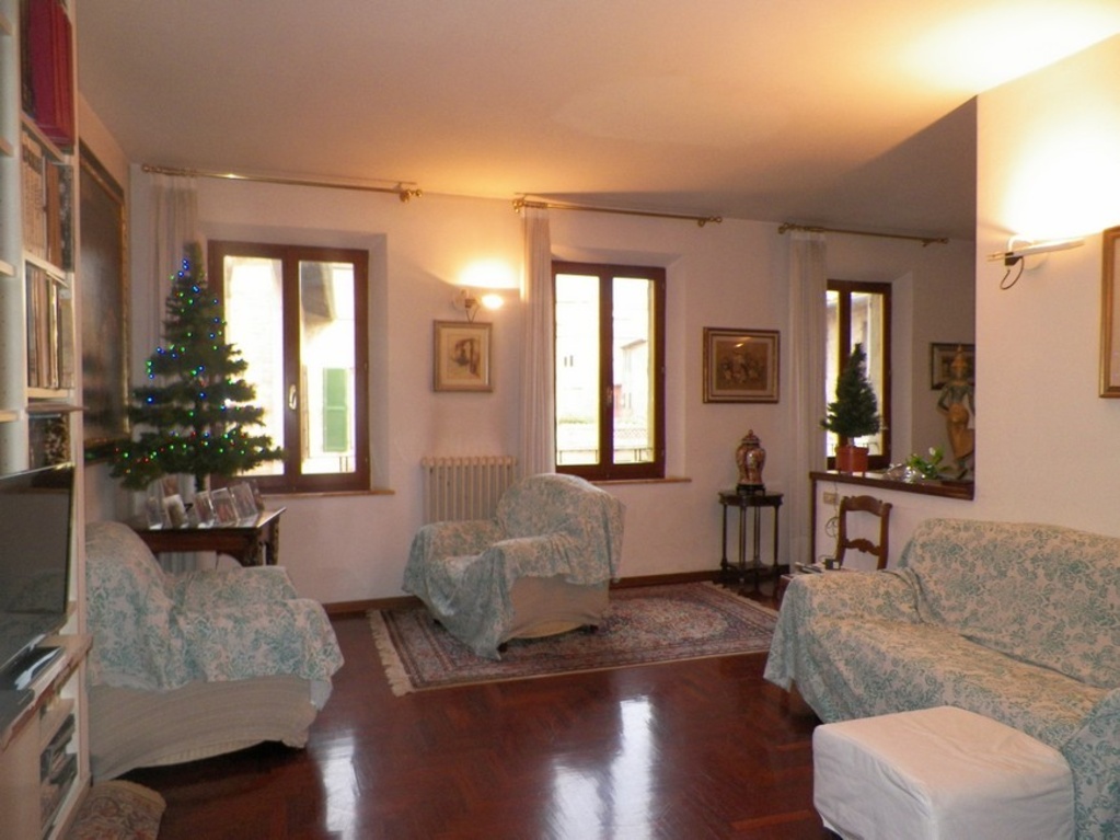 Appartamento in Via Camollia, Siena, 9 locali, 3 bagni, 195 m²