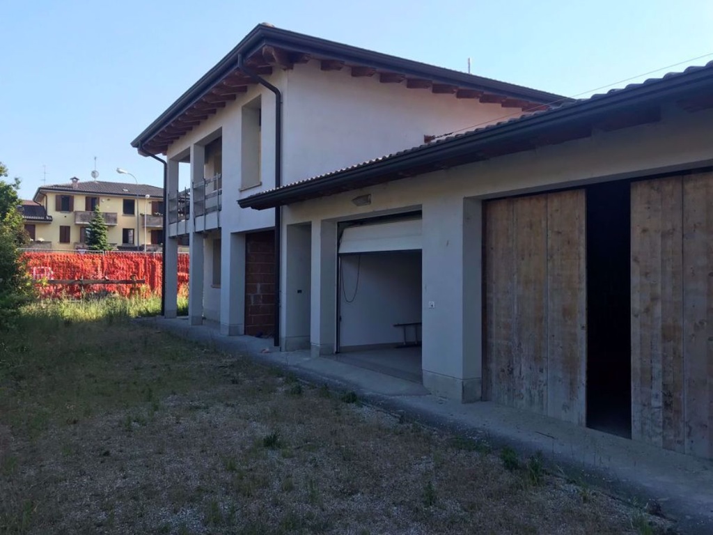 Casa indipendente in Dossetti, Cadelbosco di Sopra, 2 bagni, 300 m²