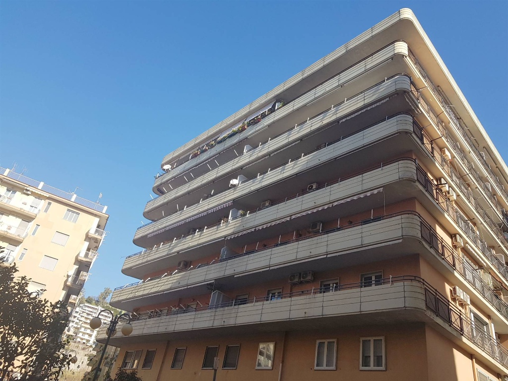 Appartamento in Via Paolo Grisignano, Salerno, 5 locali, 2 bagni
