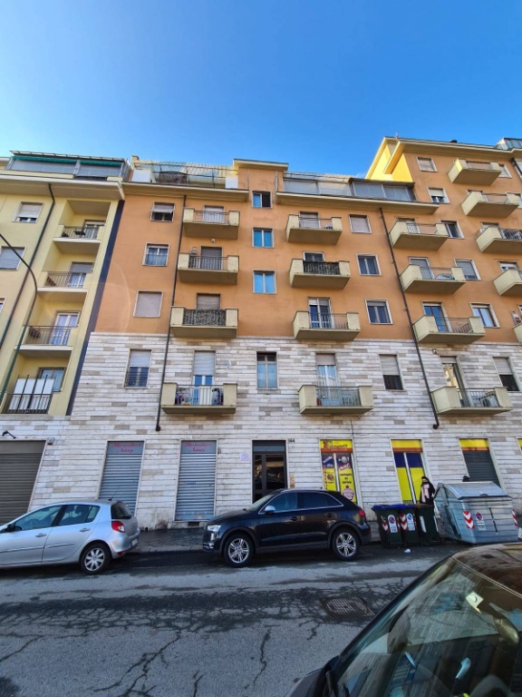 Trilocale in Via Sempione, Torino, 1 bagno, 73 m², 3° piano, ascensore