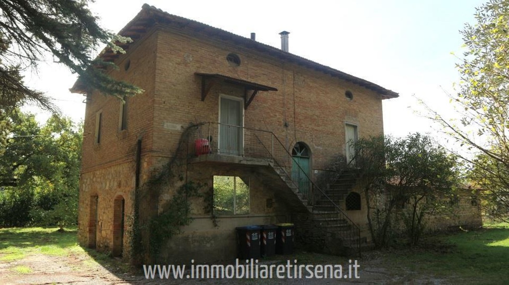 Casale a Monteleone d'Orvieto, 373 m², da ristrutturare in vendita