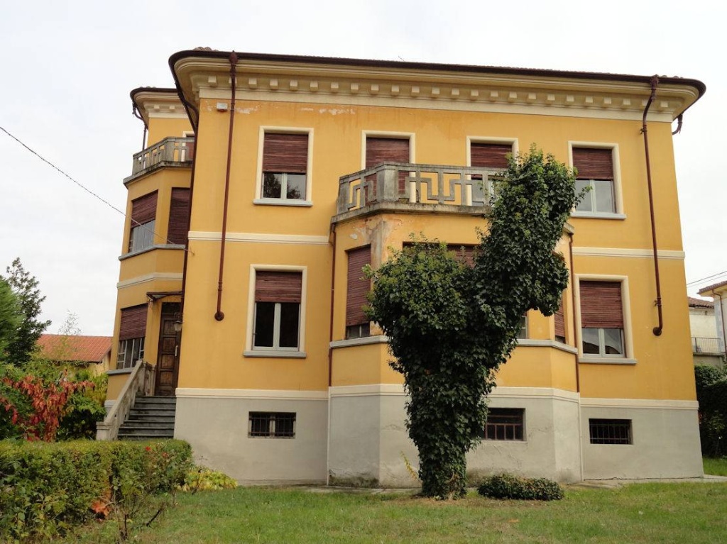 Villa singola in Via Cassinasco, Canelli, 13 locali, 2 bagni, 450 m²