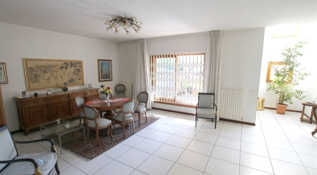 Villa a schiera in SS3 1240, Terni, 7 locali, 3 bagni, garage, 150 m²