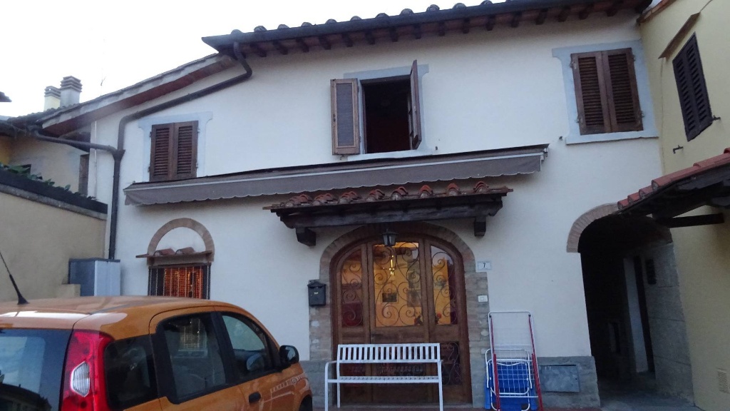 Villa a schiera a Montespertoli, 5 locali, 1 bagno, posto auto, 100 m²