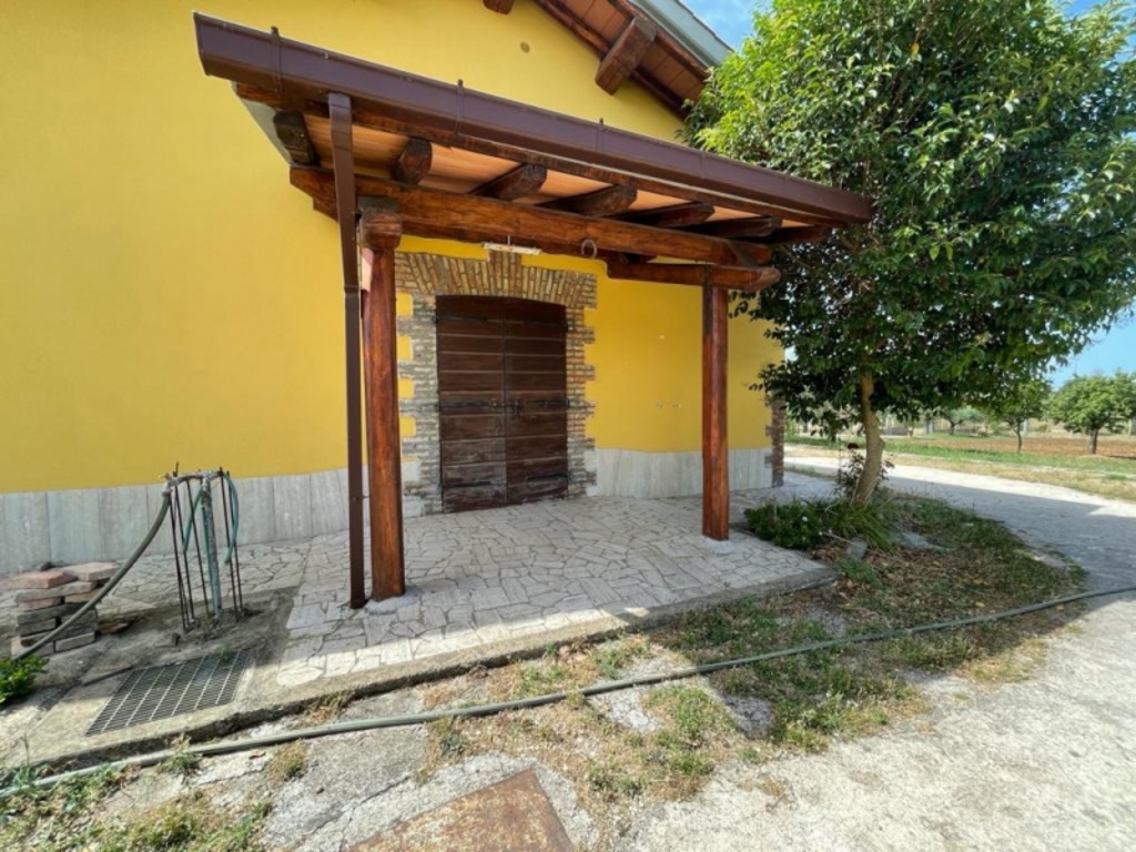 Villa in Via della Pescarella, Ardea, 1 bagno, giardino in comune