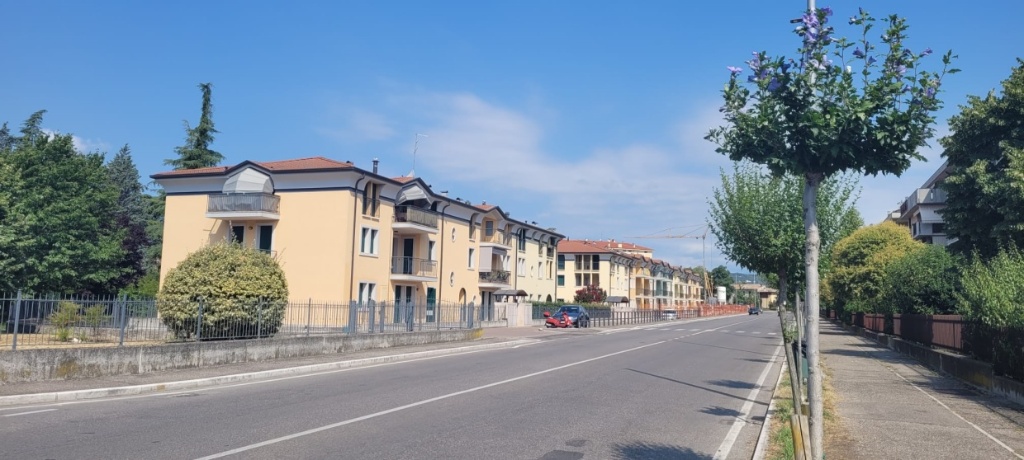 Appartamento in Via Cernisone, Verona, 5 locali, 2 bagni, posto auto