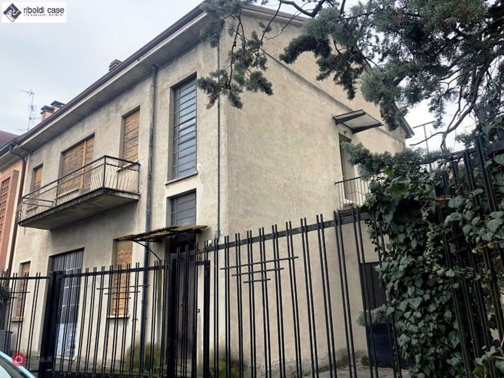 Casale in VIA PO, Mariano Comense, 5 locali, giardino privato, 200 m²