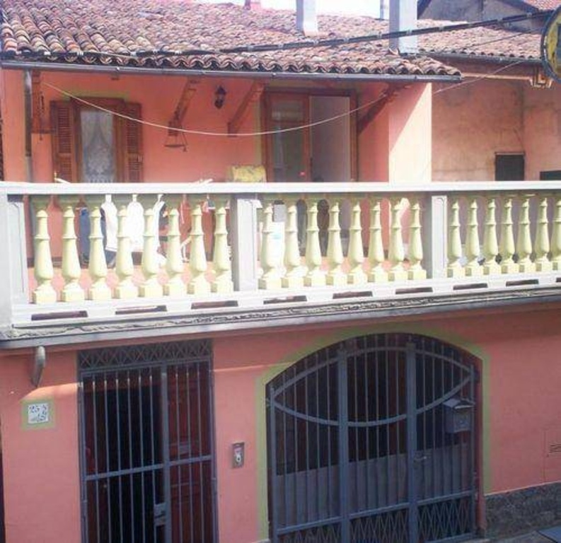 Villa a Terzo, 5 locali, 2 bagni, 130 m², piano rialzato in vendita