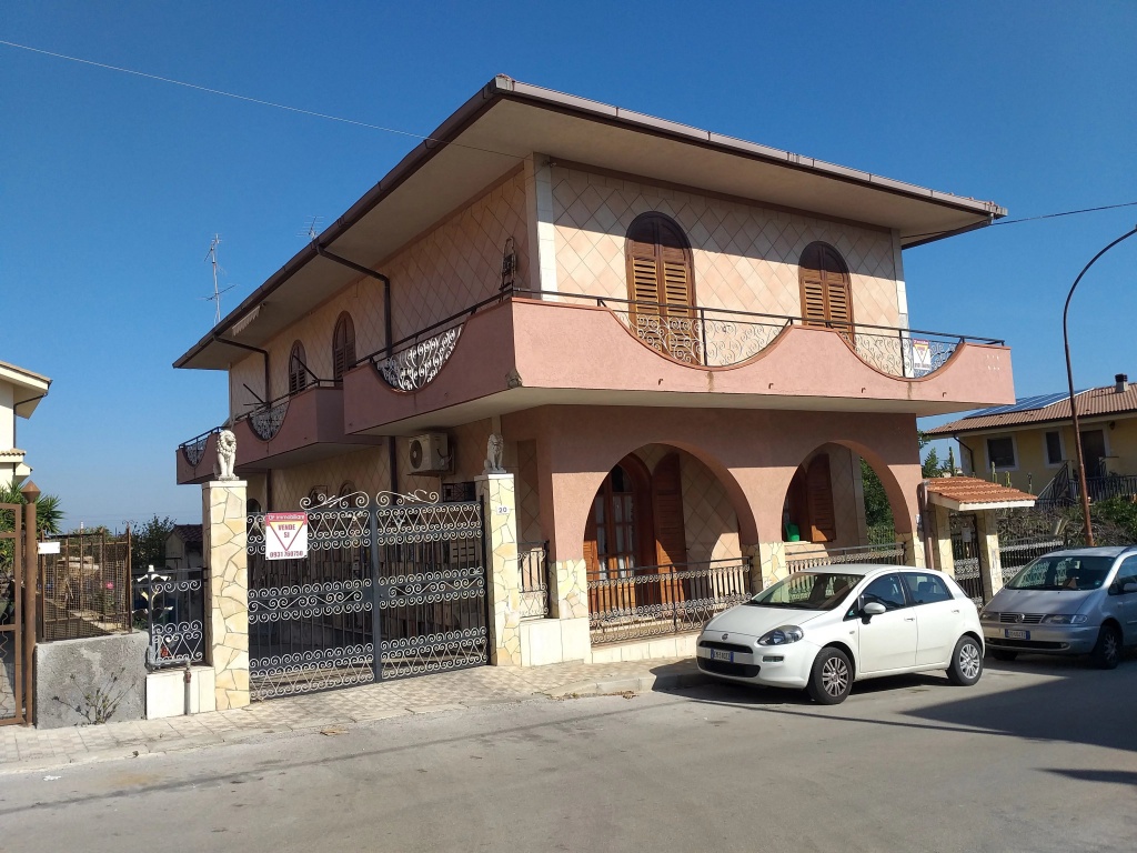 Villa in VIA BORMIDA 20, Priolo Gargallo, 4 locali, camino in vendita
