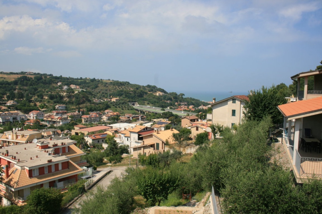 Casa indipendente in Abruzzi, Cupra Marittima, 12 locali, 3 bagni