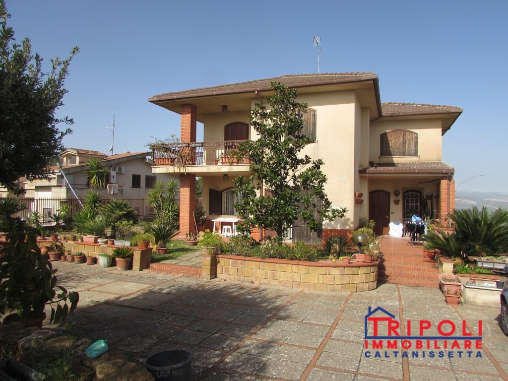 Villa in VIA DI SANTO SPIRITO, Caltanissetta, 4 locali, 4 bagni