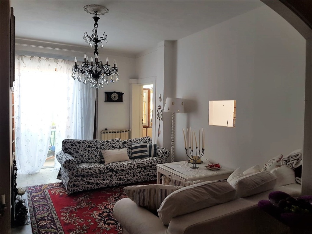 Casa semindipendente a Castelnuovo Magra, 6 locali, 2 bagni, 140 m²