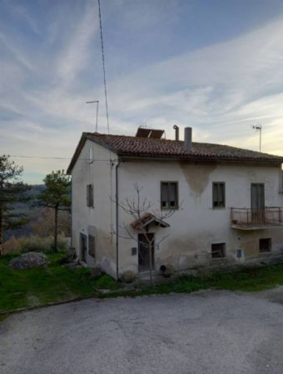 Casa semindipendente a Maiolati Spontini, 5 locali, 1 bagno, 100 m²