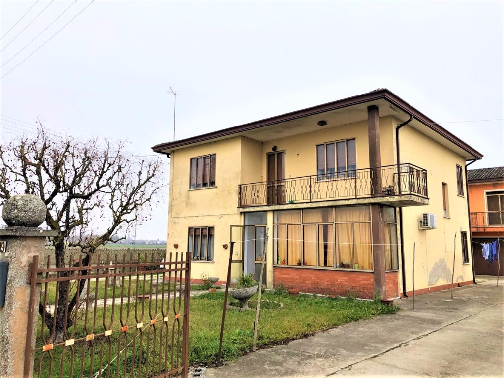 Villa singola in Via ADRIA SR443 0, Adria, 5 locali, 2 bagni, 160 m²