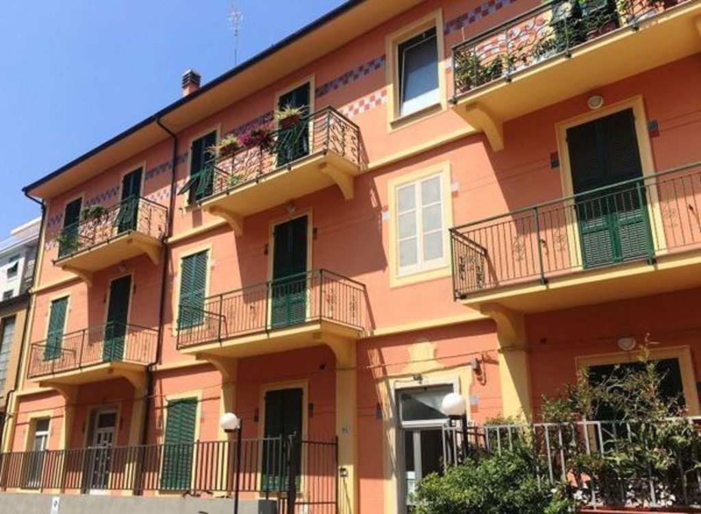 Appartamento ad Albenga, 5 locali, 1 bagno, arredato, 90 m², 1° piano