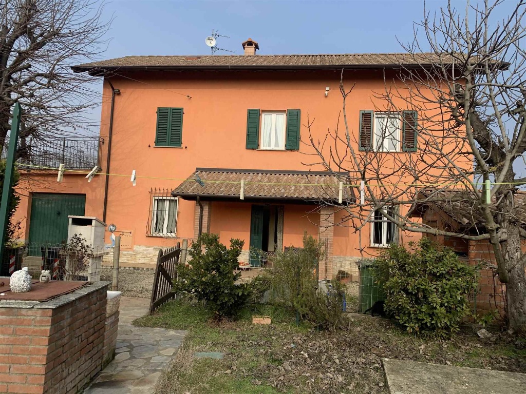 Casa indipendente in Strada stradella, Novi Ligure, 5 locali, 2 bagni