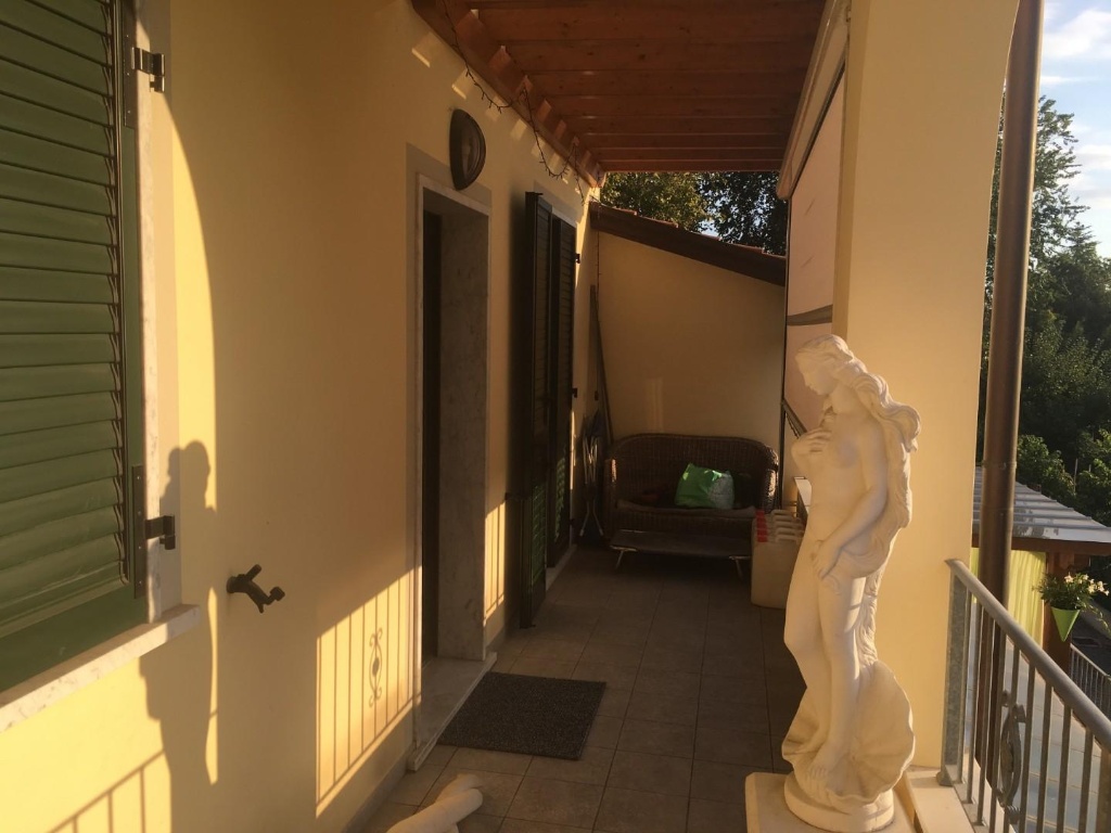 Villa a schiera a Carrara, 8 locali, 3 bagni, posto auto, arredato