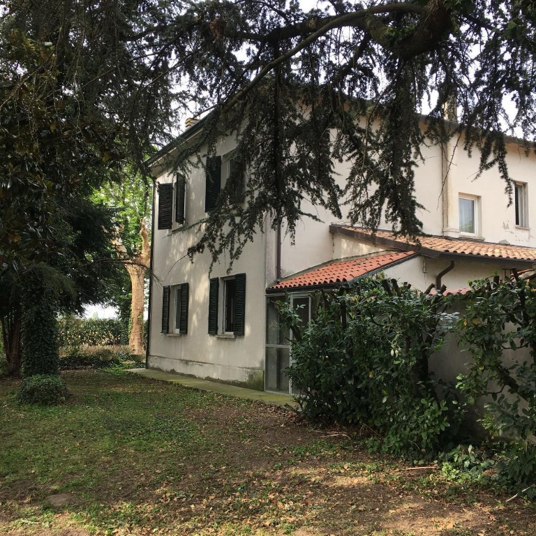 Casa indipendente a Ravenna, 9 locali, 2 bagni, con box, arredato