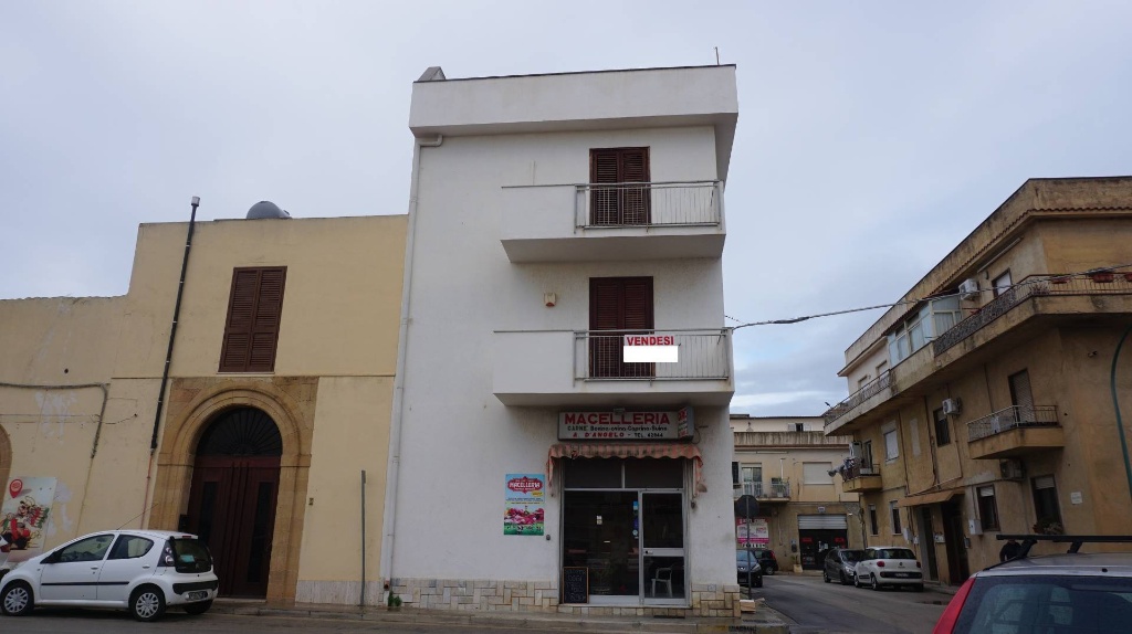Casa indipendente in Piazza Nino Martoglio, Castelvetrano, 8 locali