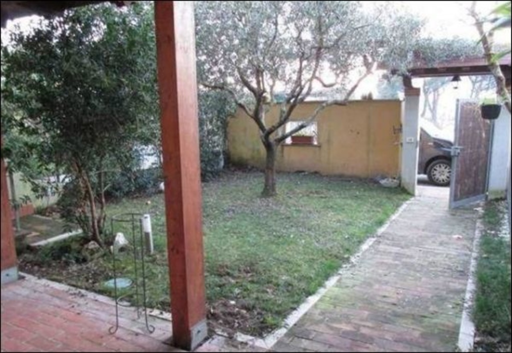 Casa semindipendente a Castelnuovo Magra, 5 locali, 1 bagno, 111 m²