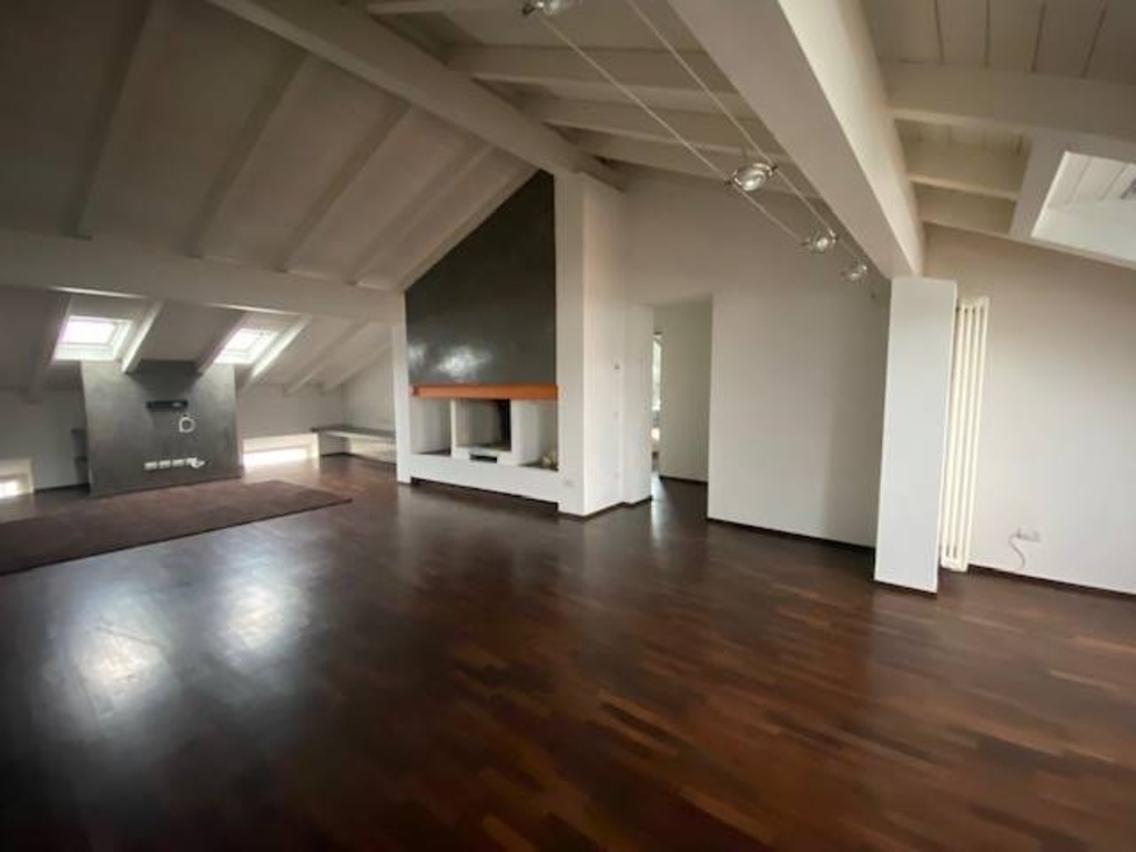 Quadrilocale a Parma, 2 bagni, 210 m², 3° piano, ascensore in vendita