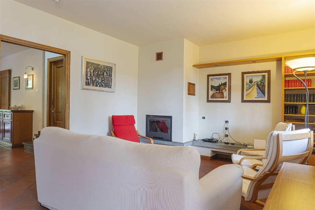 Villa a schiera a Massa e Cozzile, 10 locali, 3 bagni, 150 m²