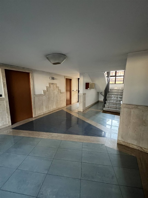 Appartamento a Mortara, 5 locali, 2 bagni, 140 m², ascensore
