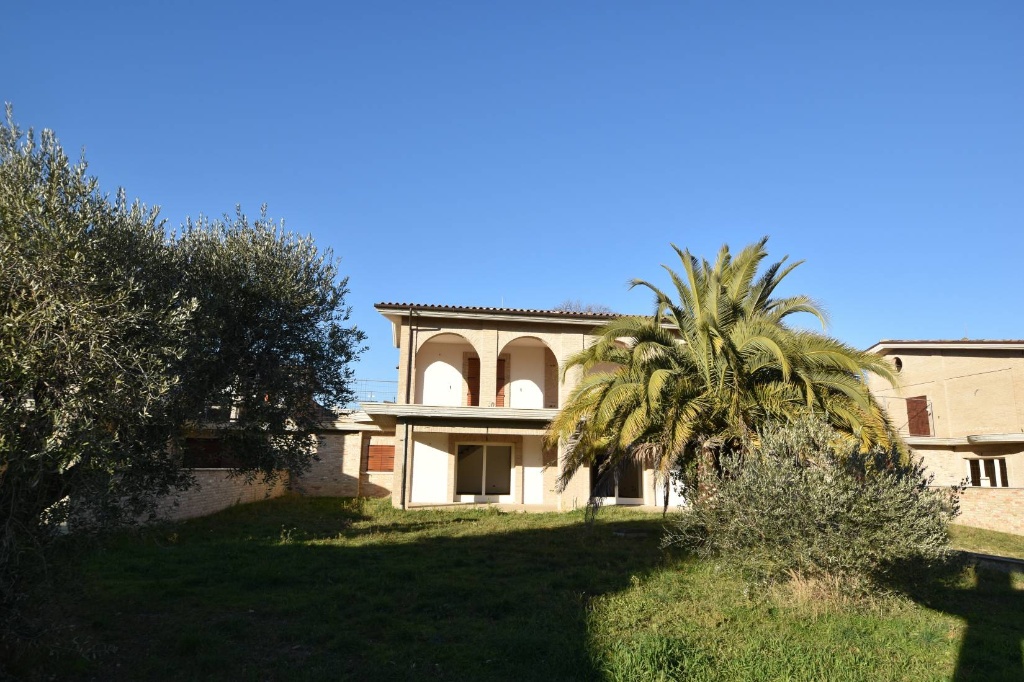 Villa singola a Castel di Lama, 6 locali, 2 bagni, giardino privato