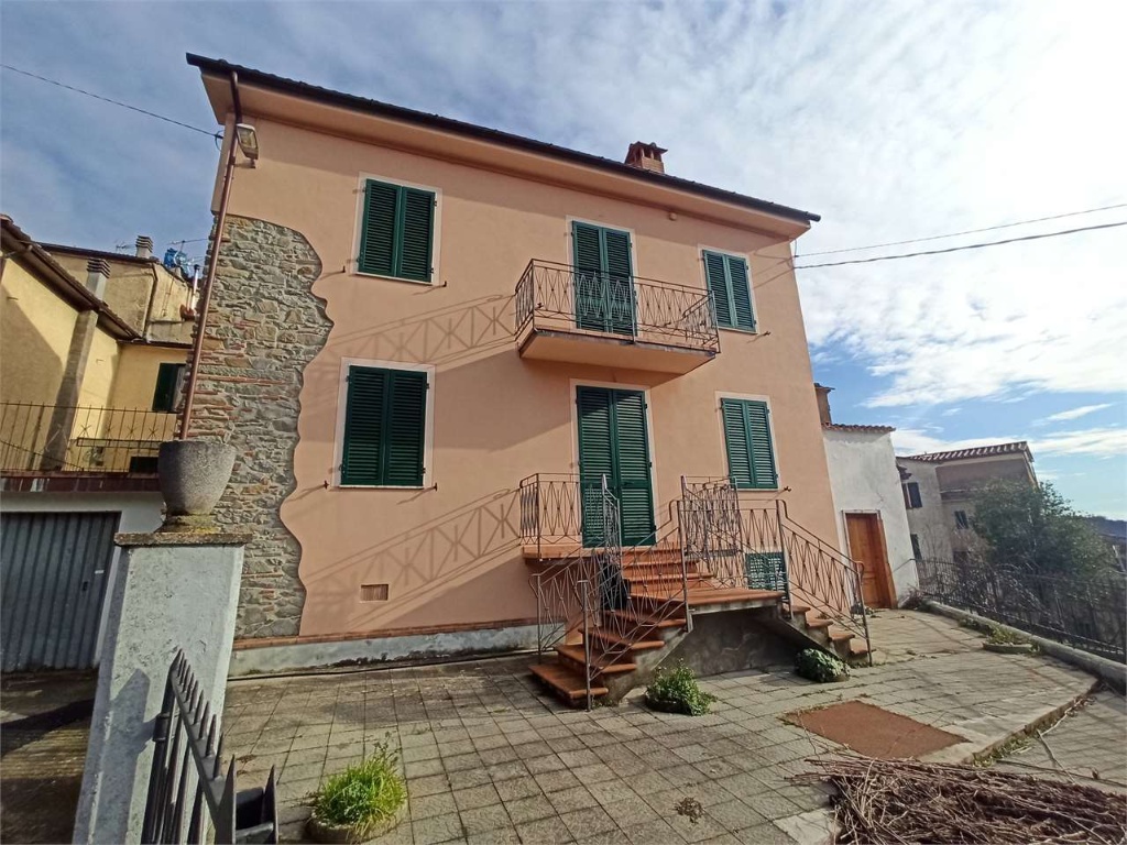 Casa indipendente in Via Villa di Baggio, Pistoia, 4 locali, 1 bagno