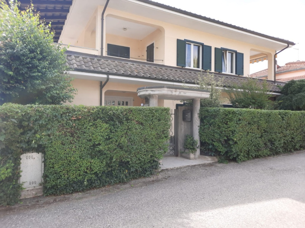 Villa a Pecetto di Valenza, 9 locali, 3 bagni, giardino privato