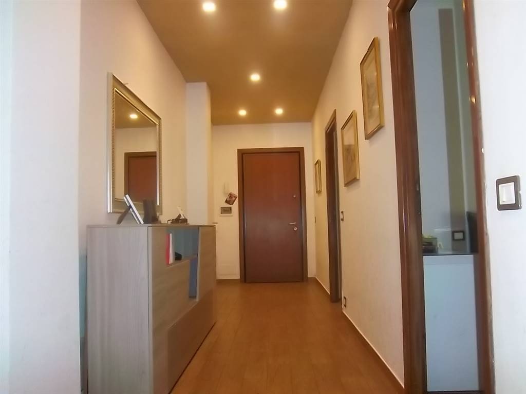 Quadrilocale a La Spezia, 1 bagno, 100 m², 5° piano, ascensore