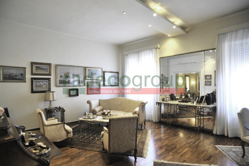 Appartamento in Via cairoli, Livorno, 10 locali, 2 bagni, 300 m²