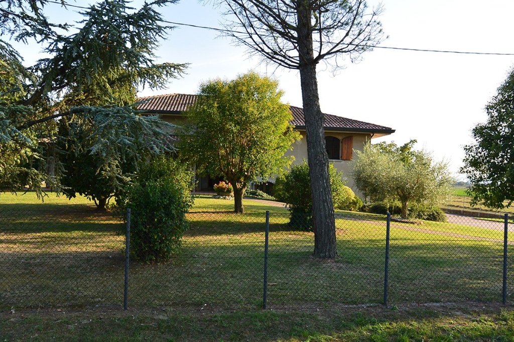 Villa singola a Cervia, 8 locali, 2 bagni, posto auto, 250 m²