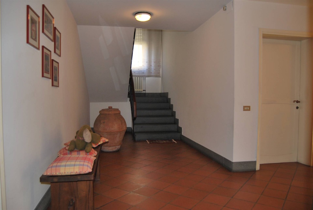 Appartamento indipendente a Pistoia, 12 locali, 150 m² in vendita