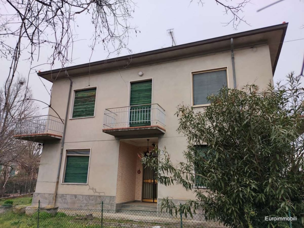 Casa indipendente in Via cocconi, Traversetolo, 11 locali, 1 bagno