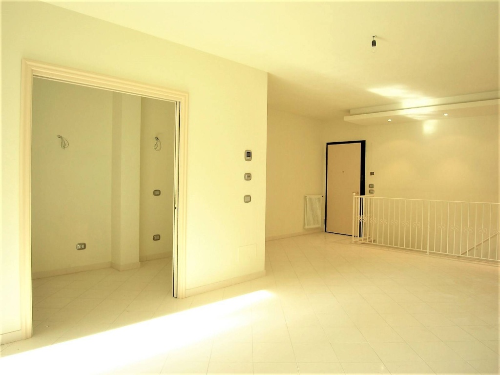 Appartamento a Viareggio, 6 locali, 3 bagni, 80 m² in vendita