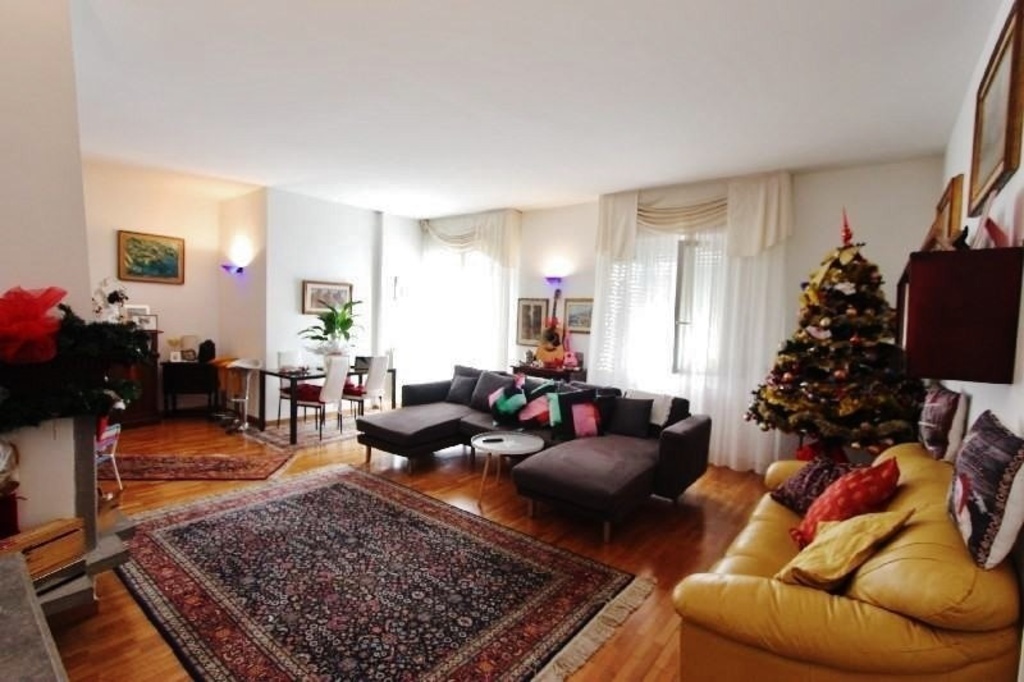 Appartamento a La Spezia, 5 locali, 1 bagno, 110 m² in vendita