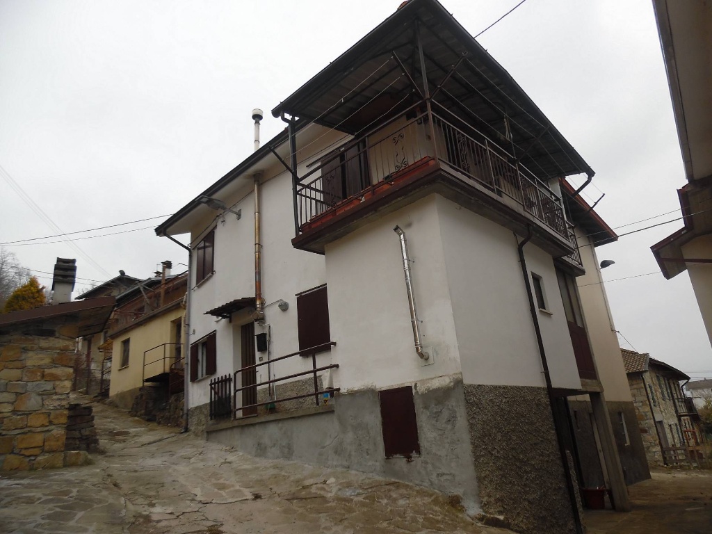 Casa indipendente a Corte Brugnatella, 5 locali, 1 bagno, 115 m²